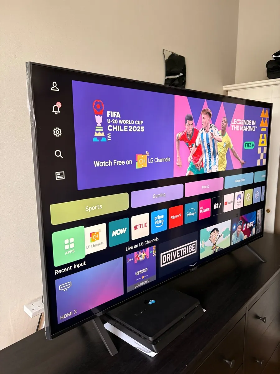 LG Smart tv 55’ - Image 1