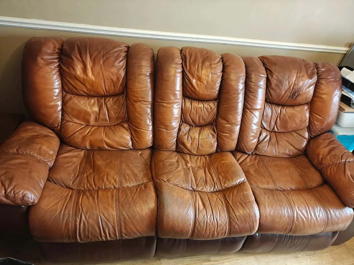 3 seater recliner, free to collect