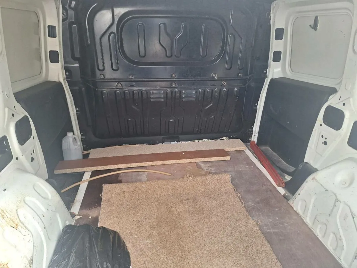 Van - Image 2