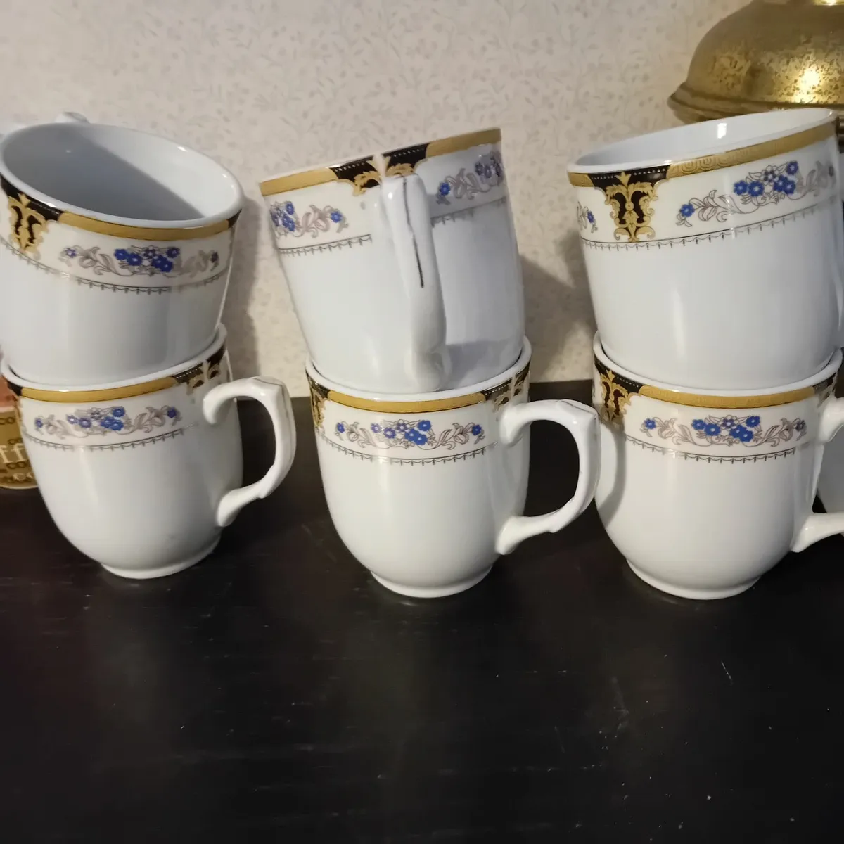 Cups Bowels Pyrex dishes - Image 2