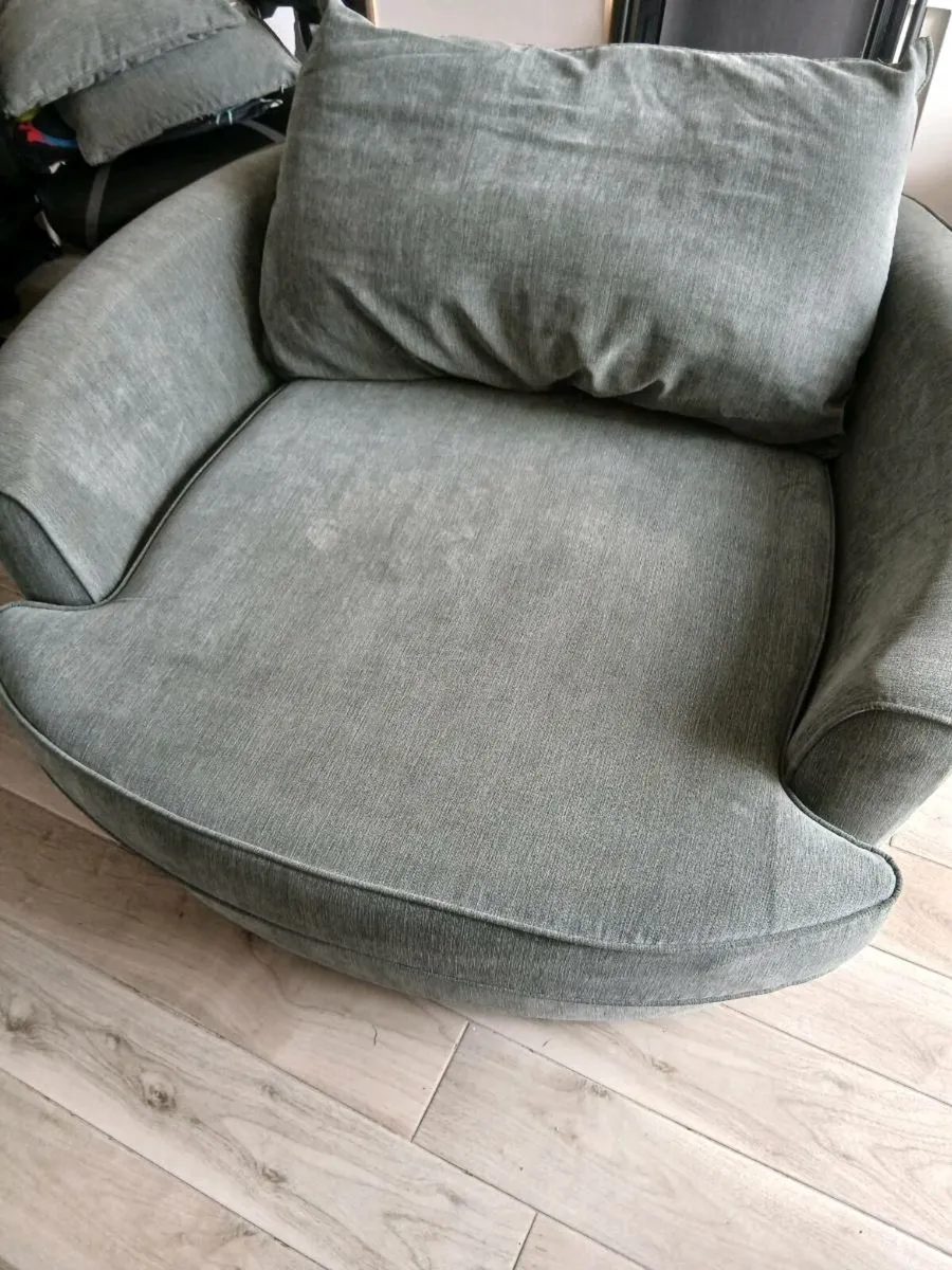 2 seater love/ swivel chair - Image 2