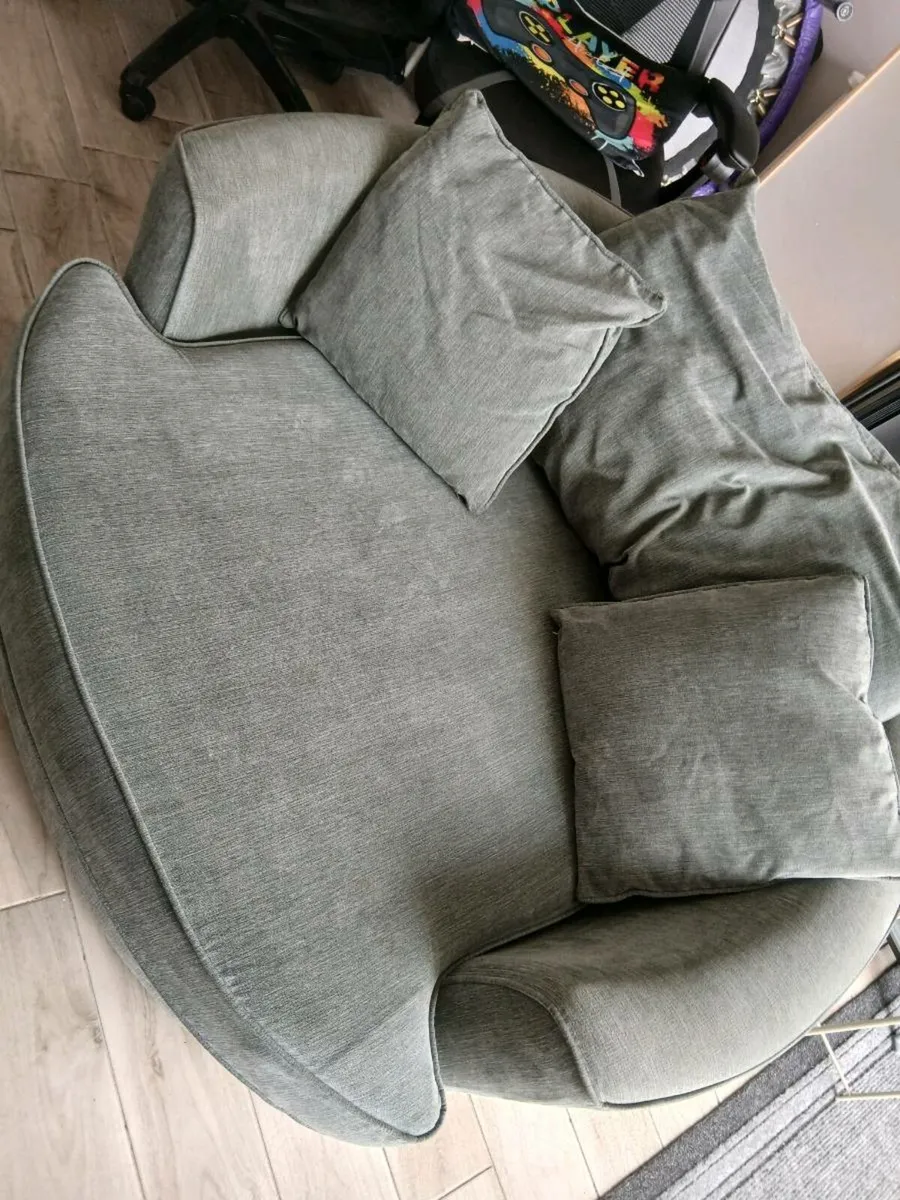 2 seater love/ swivel chair - Image 1