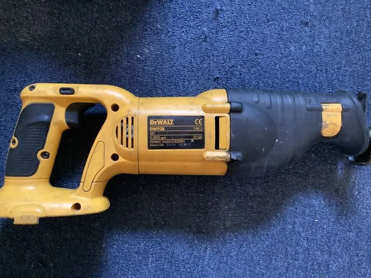 Dewalt drill and reciprocating saw - Image 3