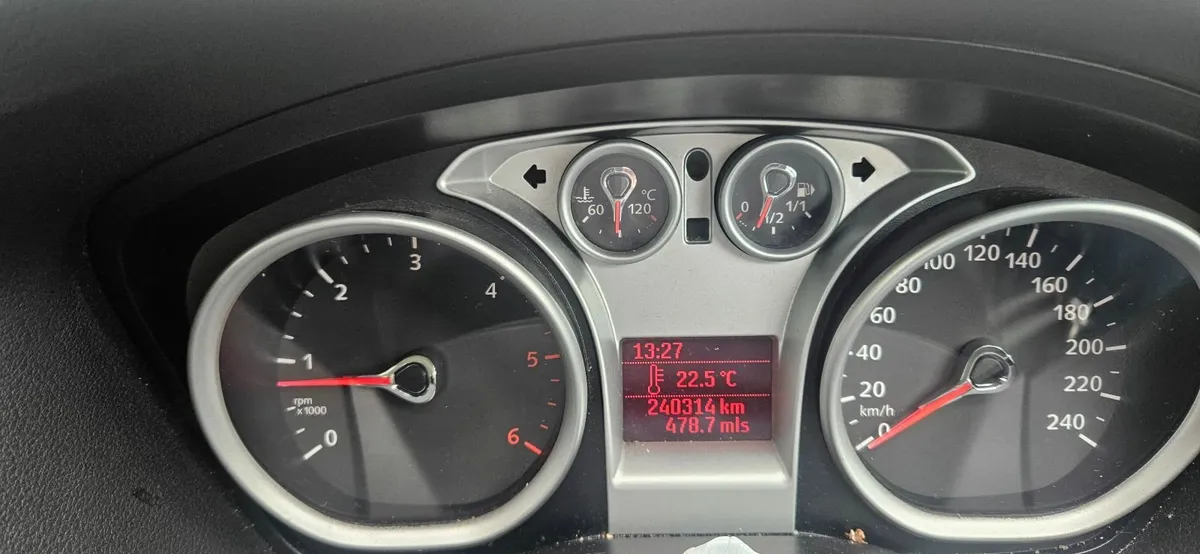Ford Focus 2011 - Image 3