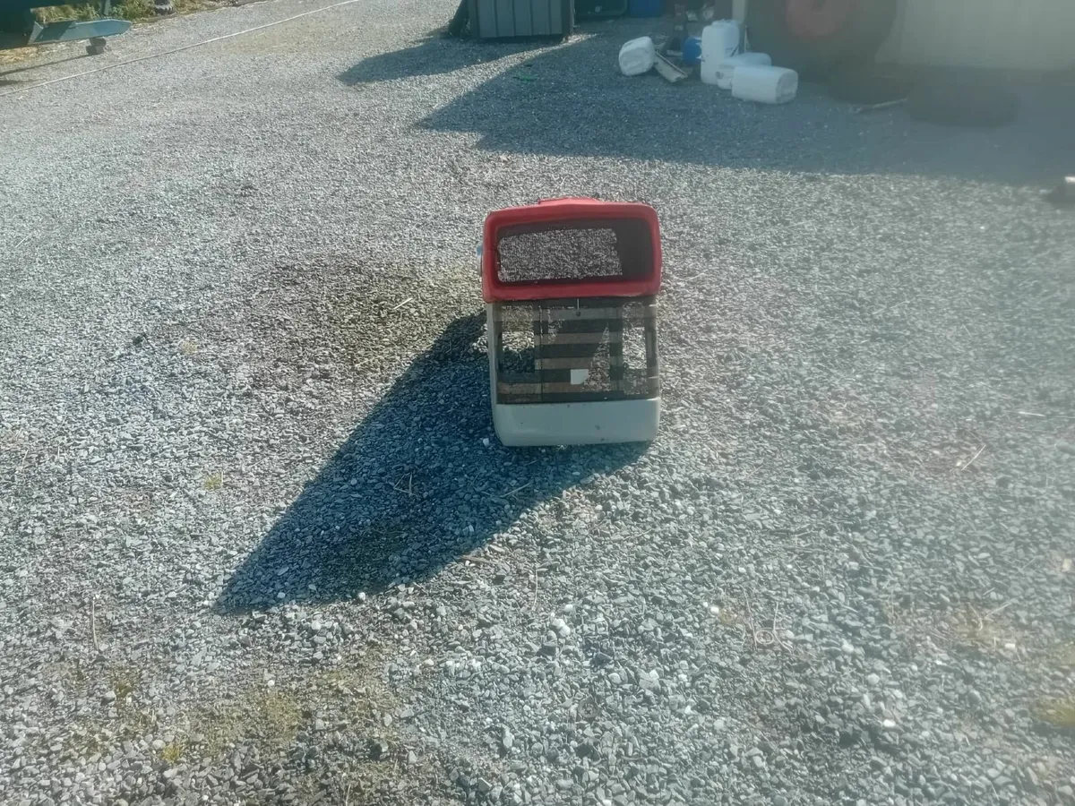 135 massey ferguson bonnet - Image 3