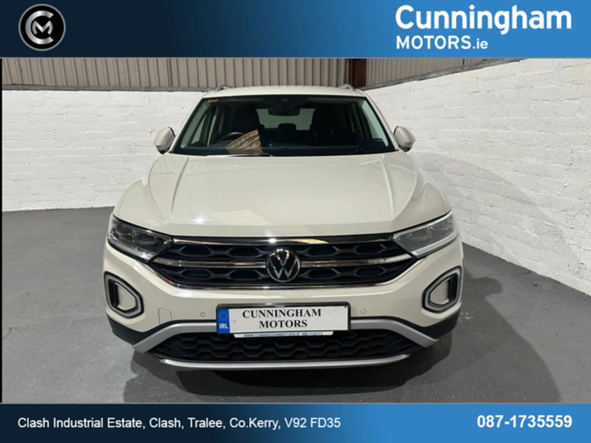 Volkswagen T-Roc 2023 1.5TSI AUTOMATIC - Image 2