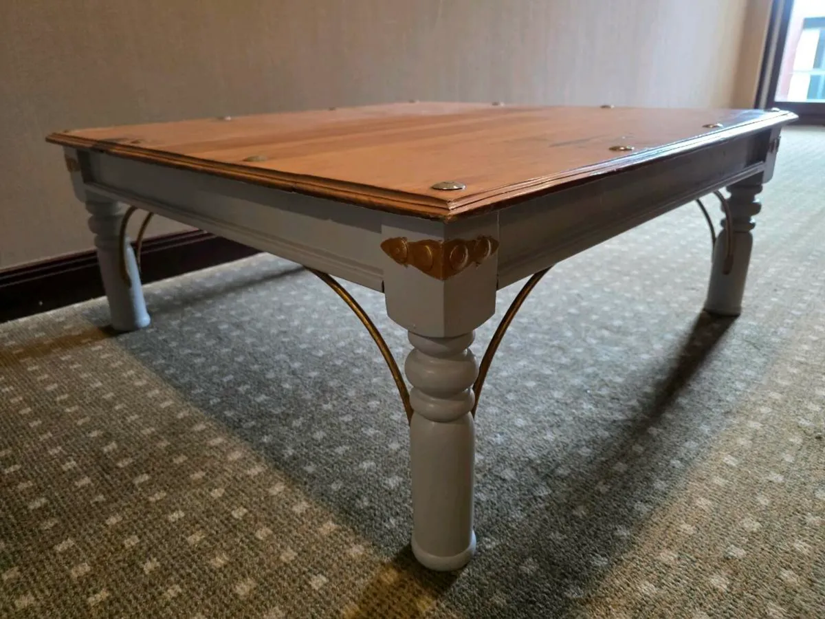 Coffe table 100cm x 100 cm H 40 cm - Image 1