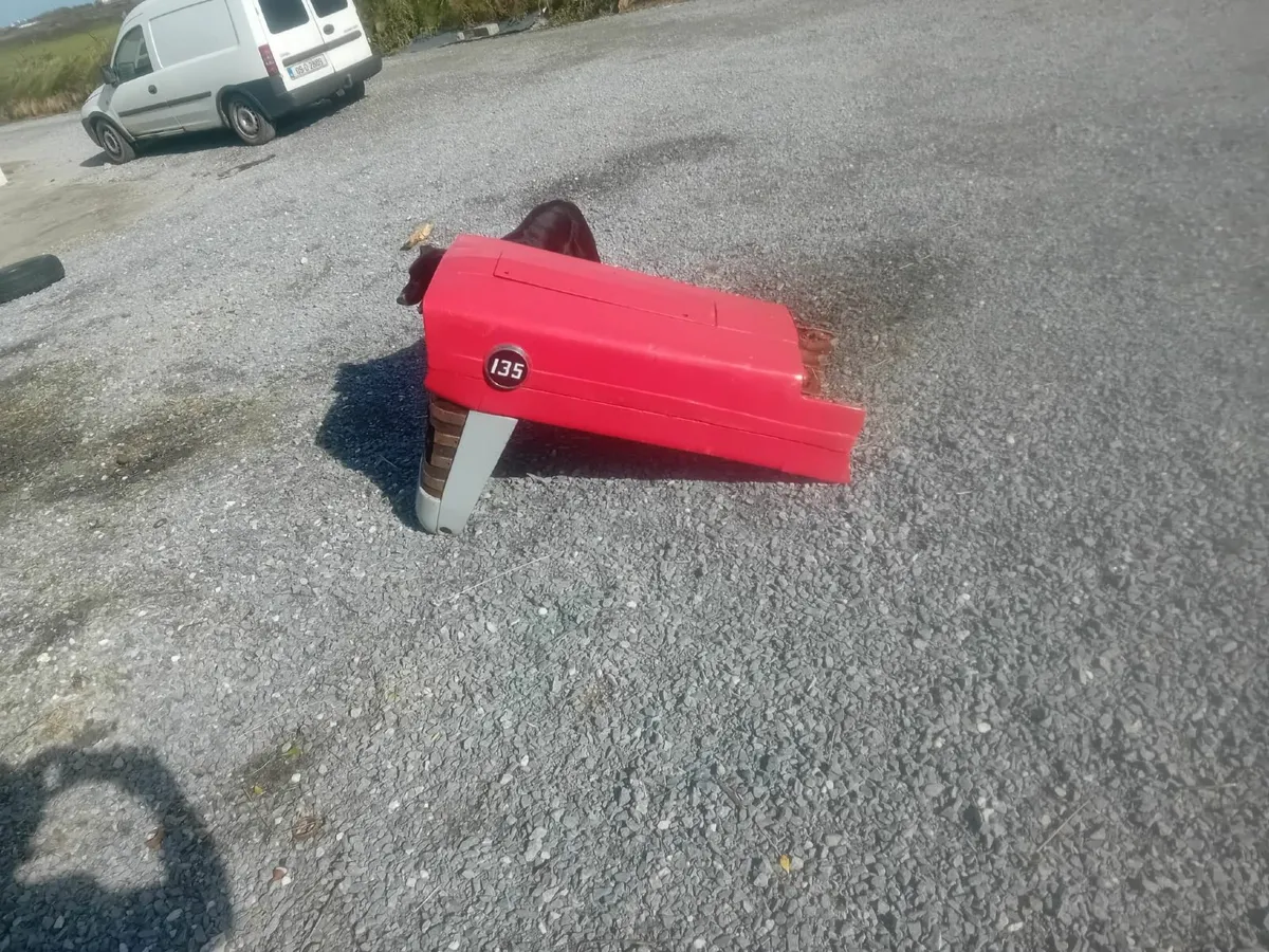 135 massey ferguson bonnet - Image 4