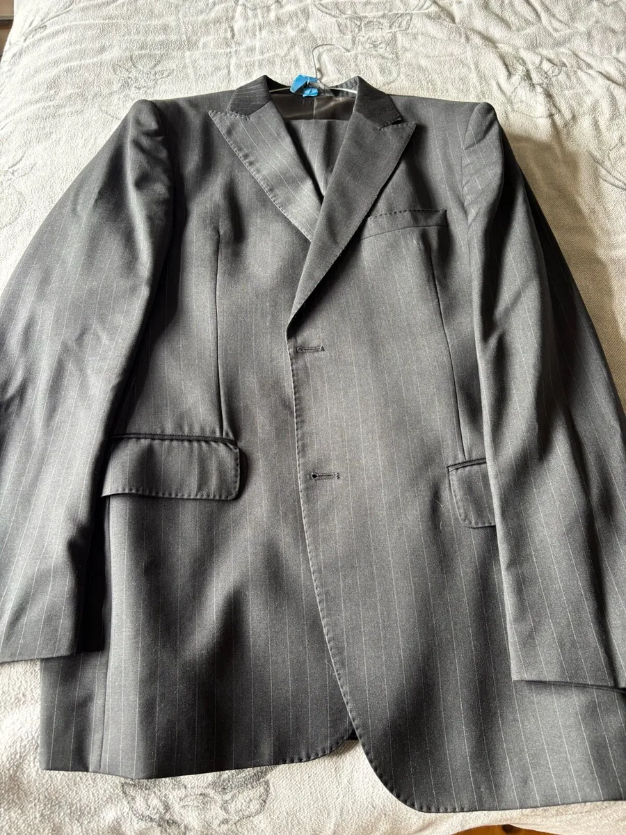 Calvin Klein men’s suit 40/42R - Image 2