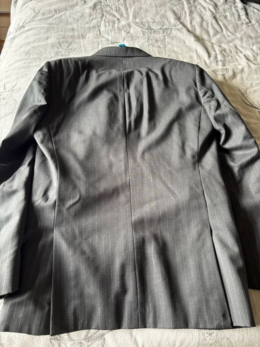 Calvin Klein men’s suit 40/42R - Image 3