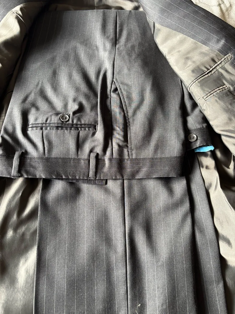 Calvin Klein men’s suit 40/42R - Image 4