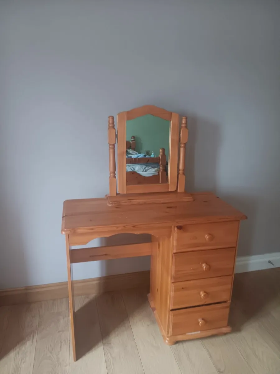 Bedroom furniture - Image 2