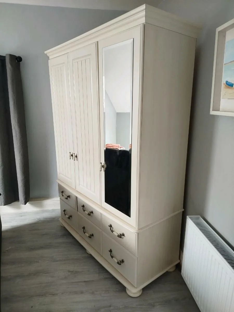 Quality wardrobe - Image 2