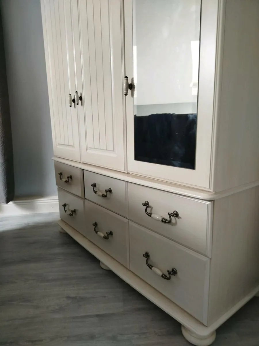 Quality wardrobe - Image 3