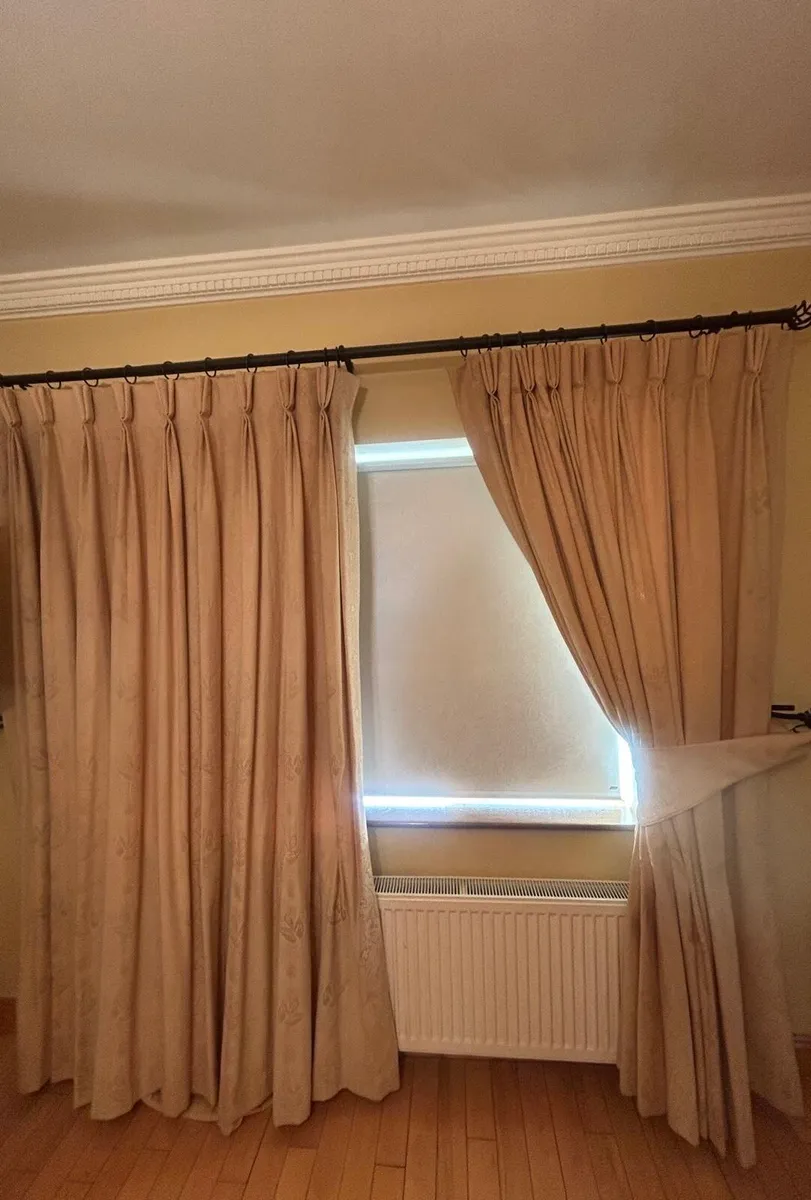 Curtains - Image 2
