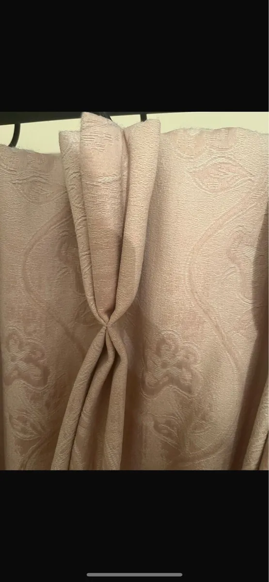Curtains - Image 3
