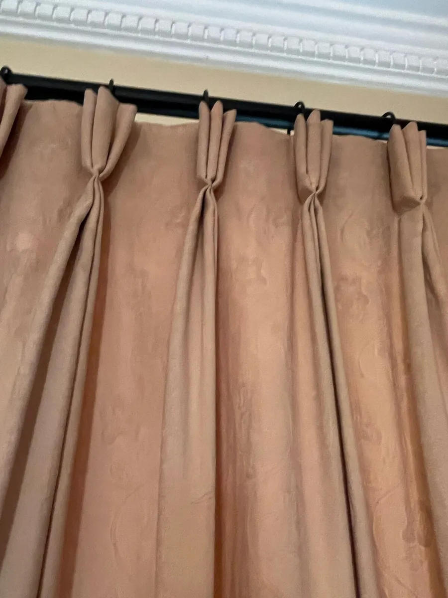 Curtains - Image 4