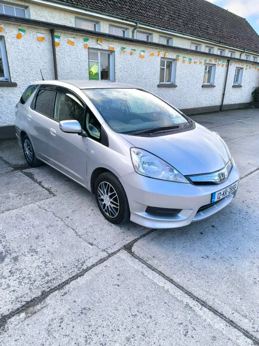 Honda Fit Shuttle Hybrid Automatic.New NCT 09/26! - Image 2