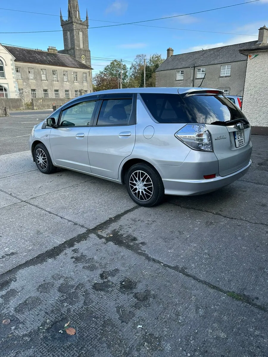 Honda Fit Shuttle Hybrid Automatic.New NCT 09/26! - Image 4