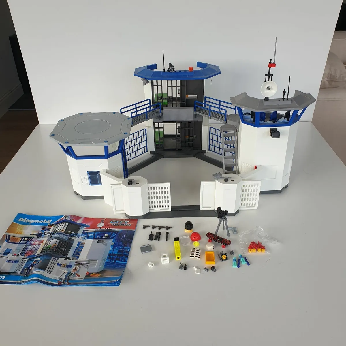 Playmobil 6919 police station with jail playset - Image 1