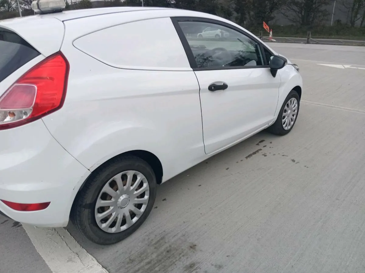 2017 ford fiesta van - Image 2