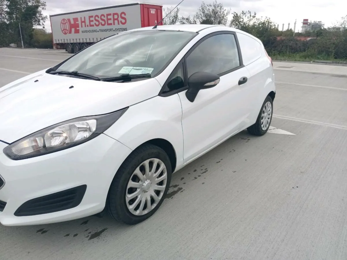 2017 ford fiesta van - Image 3
