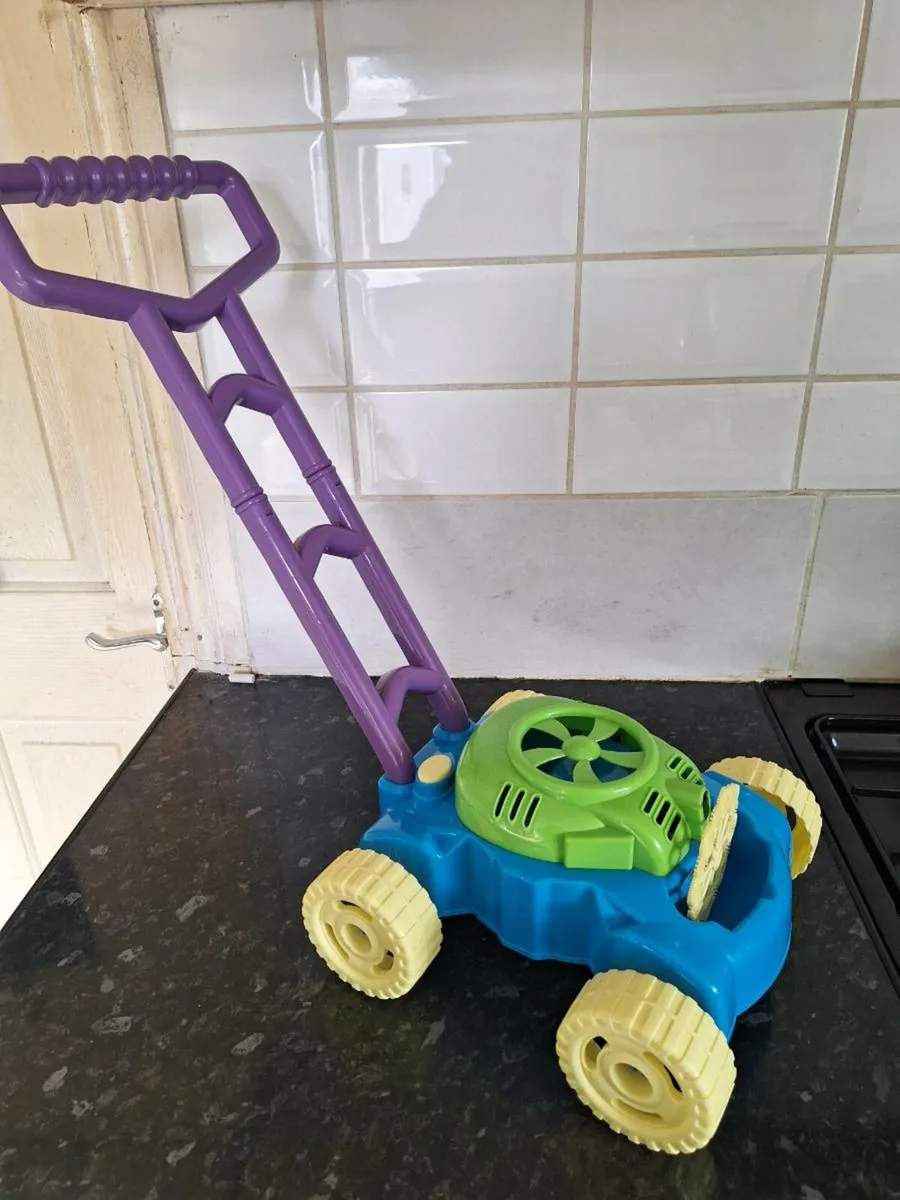 Baby's battery operated lawnmower - Image 1