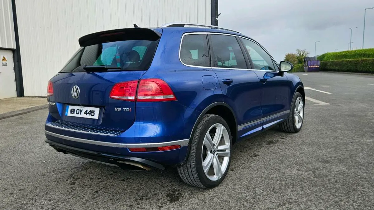 Vw Touareg R-Line Crew Cab - Image 2