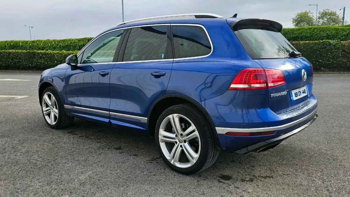 Vw Touareg R-Line Crew Cab - Image 4
