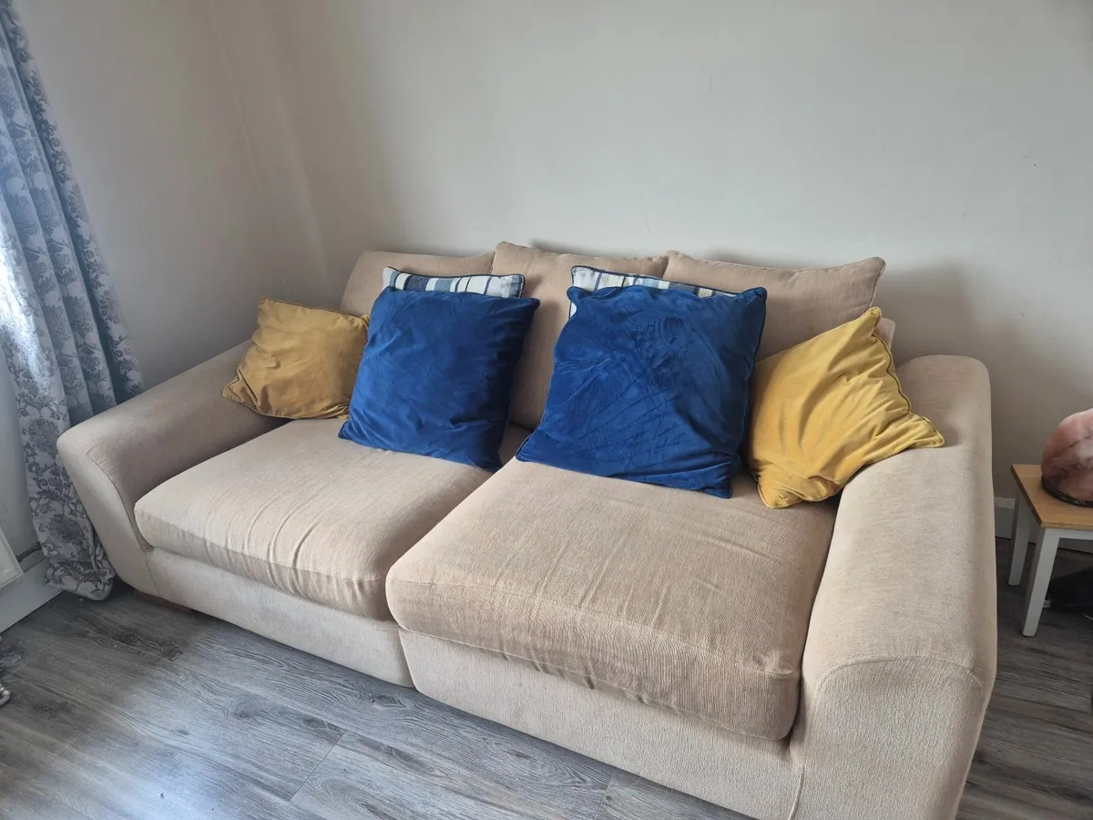 Couch - Image 2