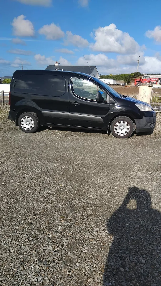 Van - Image 2