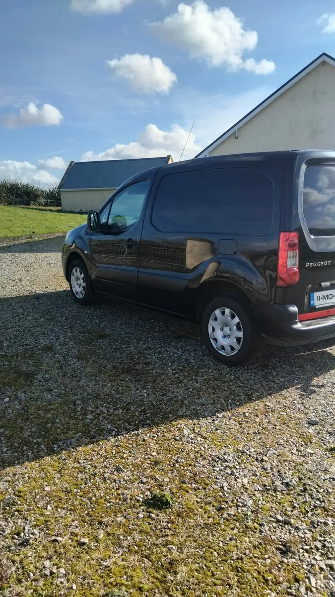 Van - Image 4