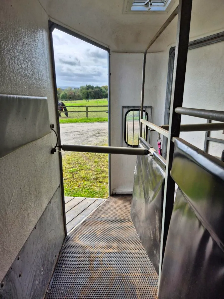 Cheval 2003XL Horse Trailer (2006 manu.) - Image 3
