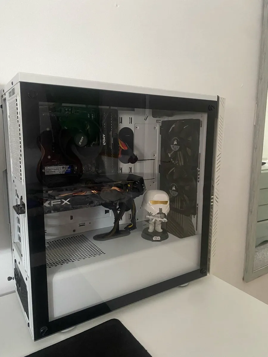 Gaming pc and monitor - Image 1