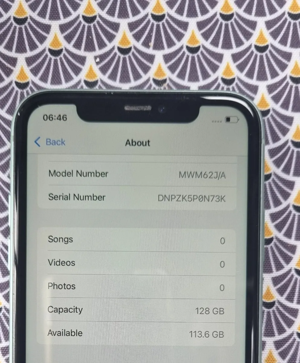 Iphone 11( 128gb) mint green - Image 3