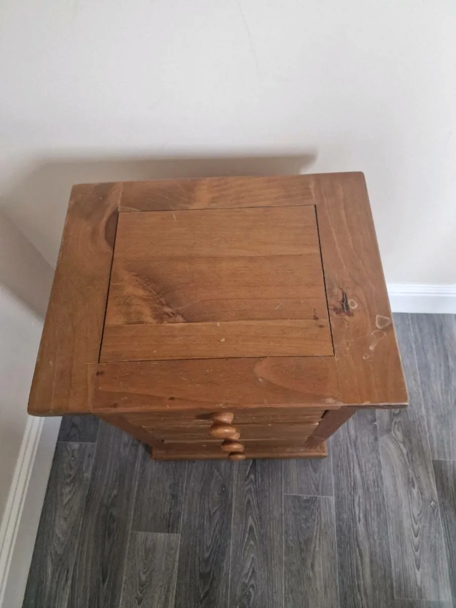Locker + chairs ( free to go ) - Image 2