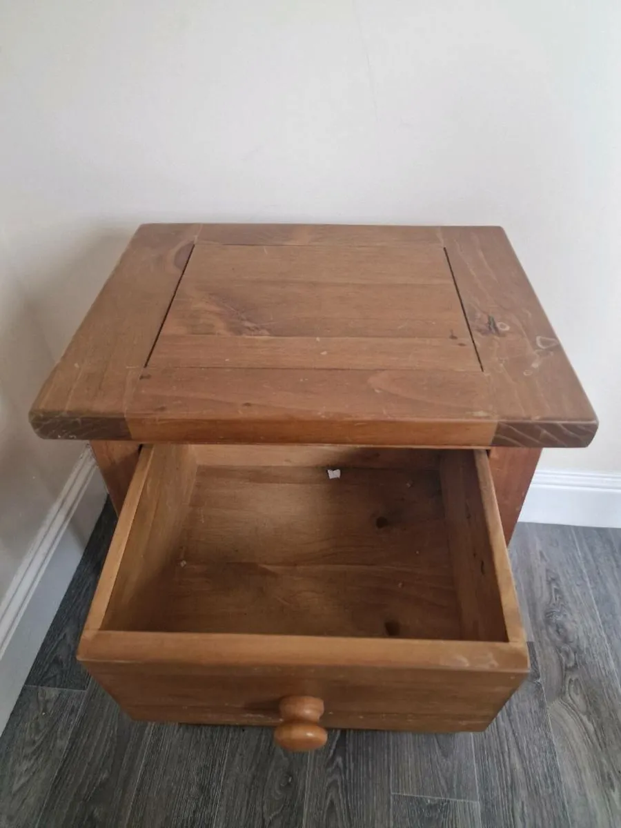 Locker + chairs ( free to go ) - Image 3