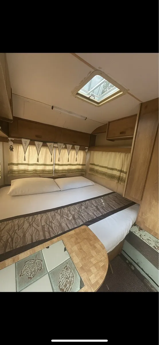 2 berth caravan - Image 4