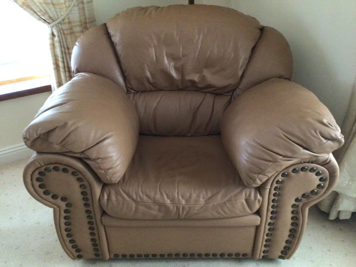 Large Suite of furniture 3,2,1 - Image 3