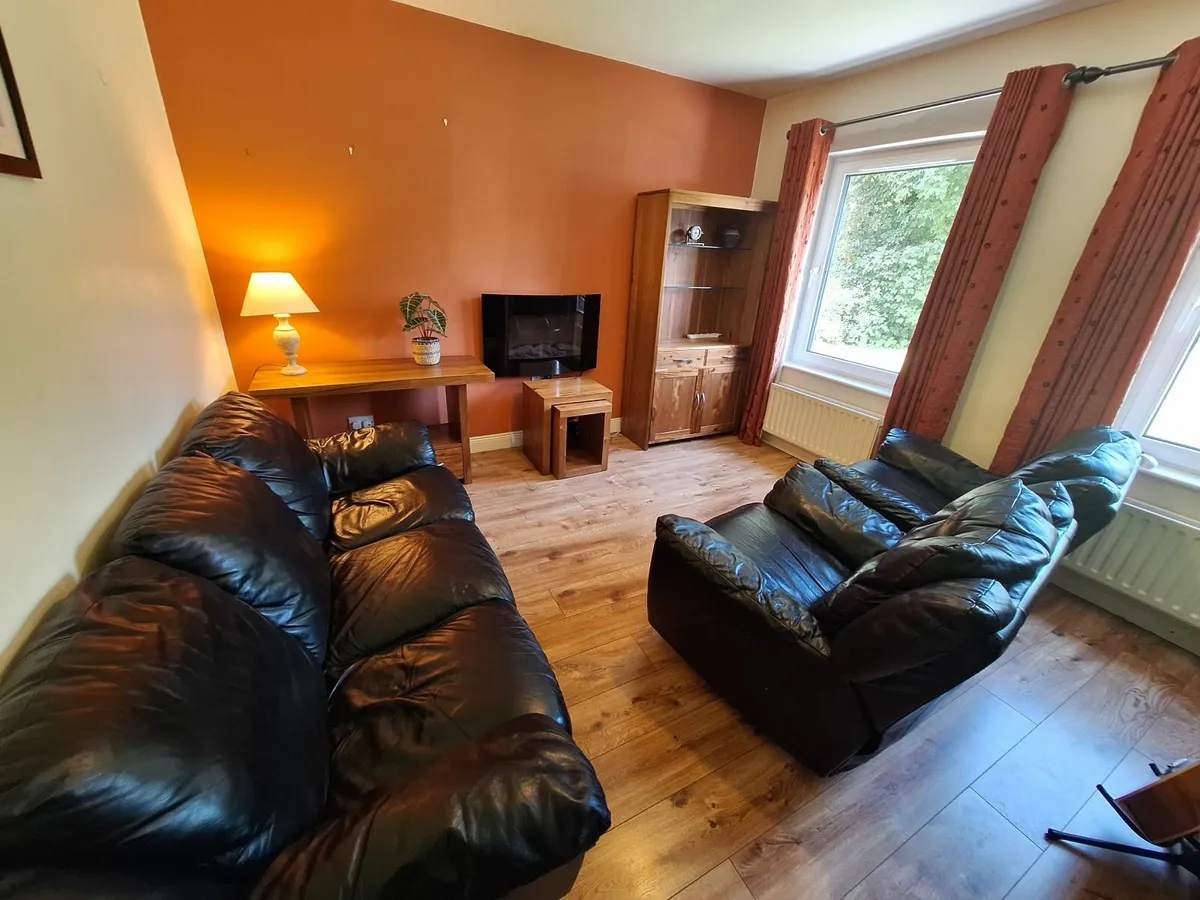 Dining room suite - Image 1