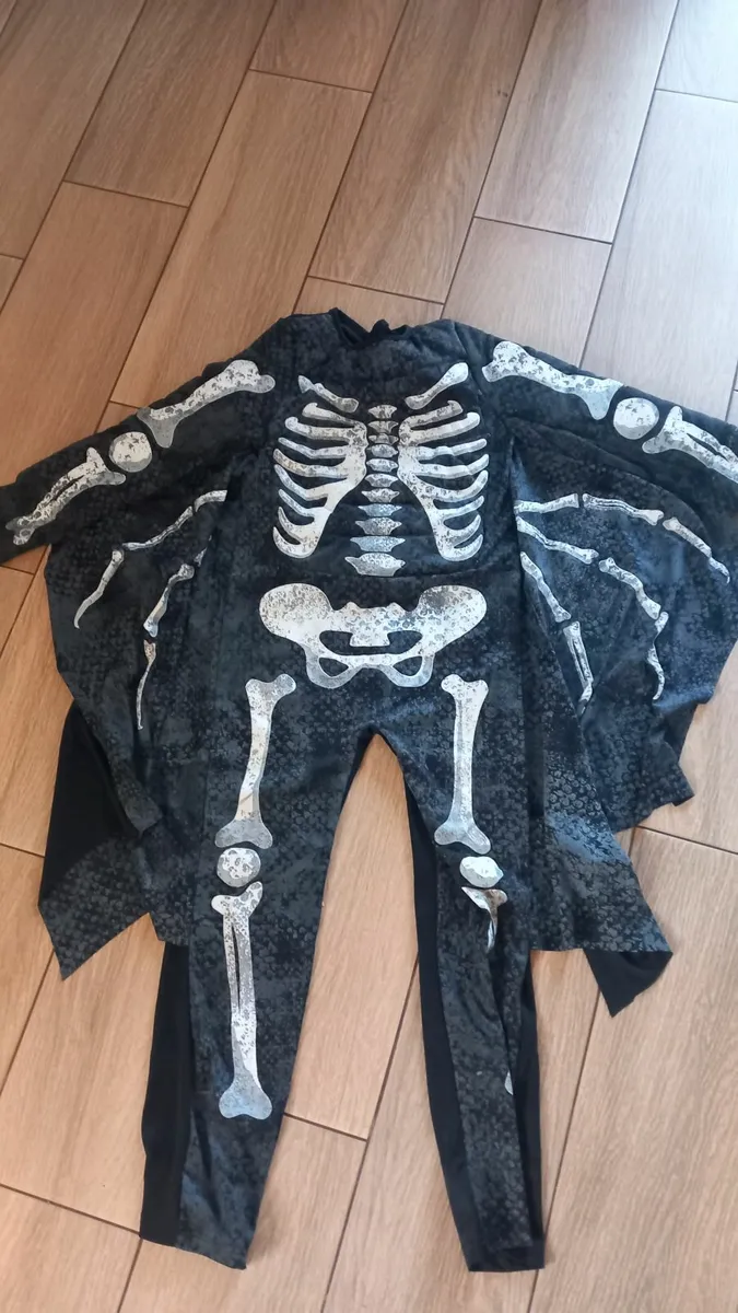 Halloween costumes - Image 2