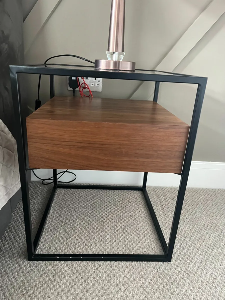 Bedside Table (2 tables for 60 euros) - Image 3
