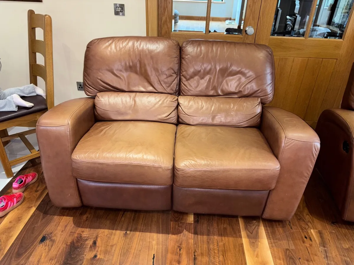 Leather suite of furniture - Image 1