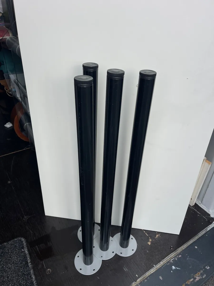 White table - Image 1
