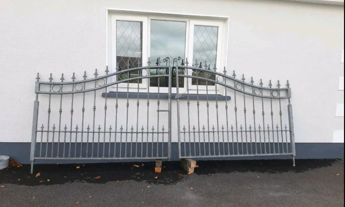 Gates - Image 2