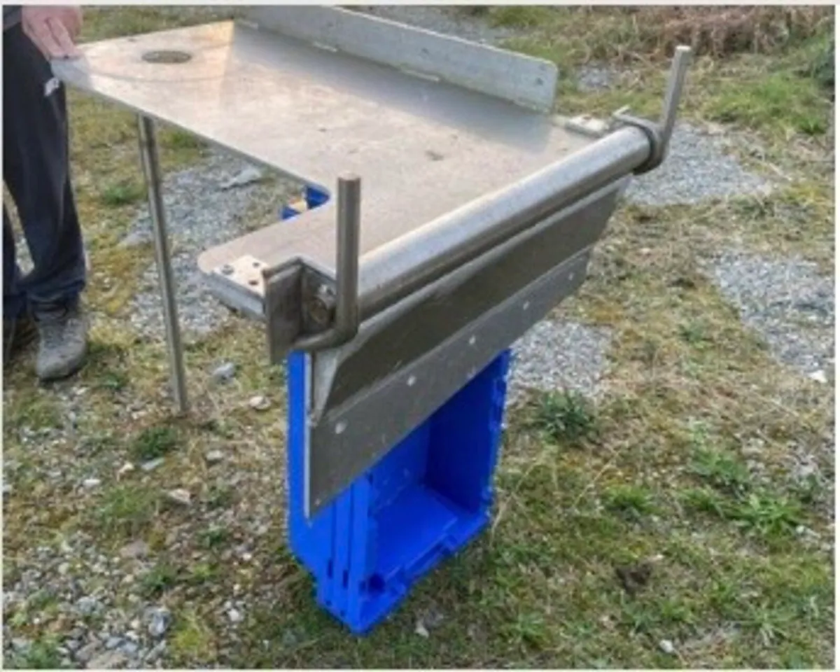 Wanted gunwale roller and table