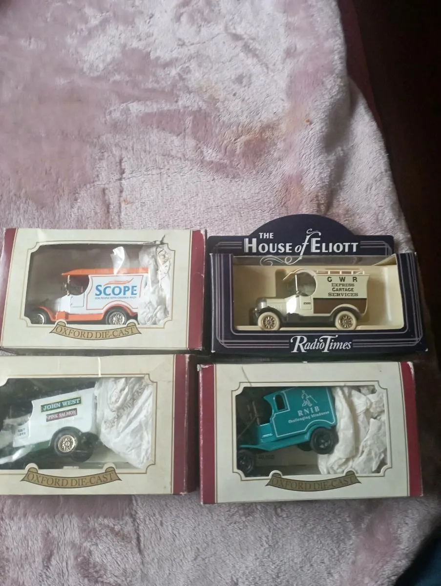 OXFORD DIE-CAST MODELS & HOUSE OF ELIOTT MODLES - Image 1