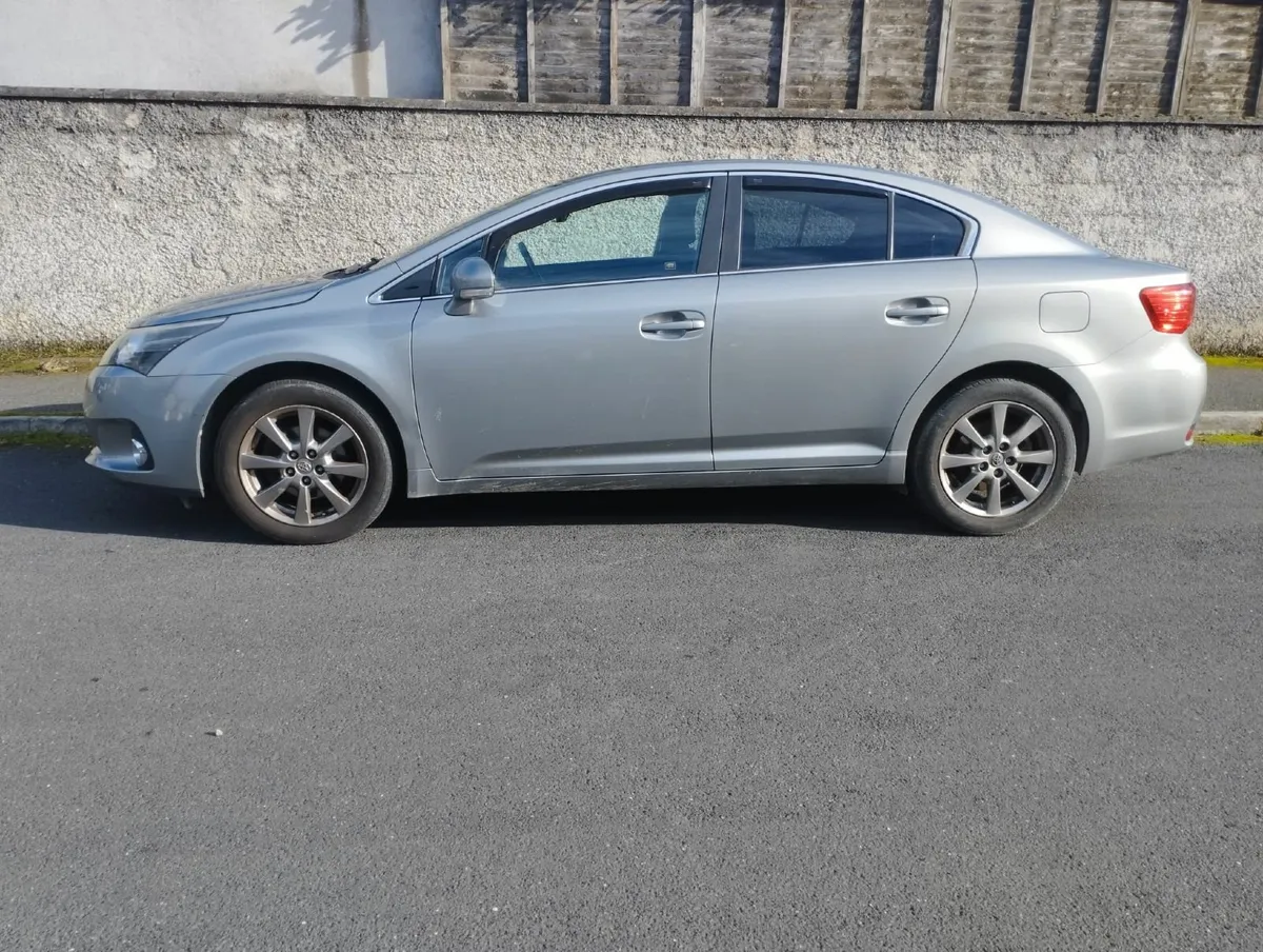 Toyota Avensis 2012 - Image 1