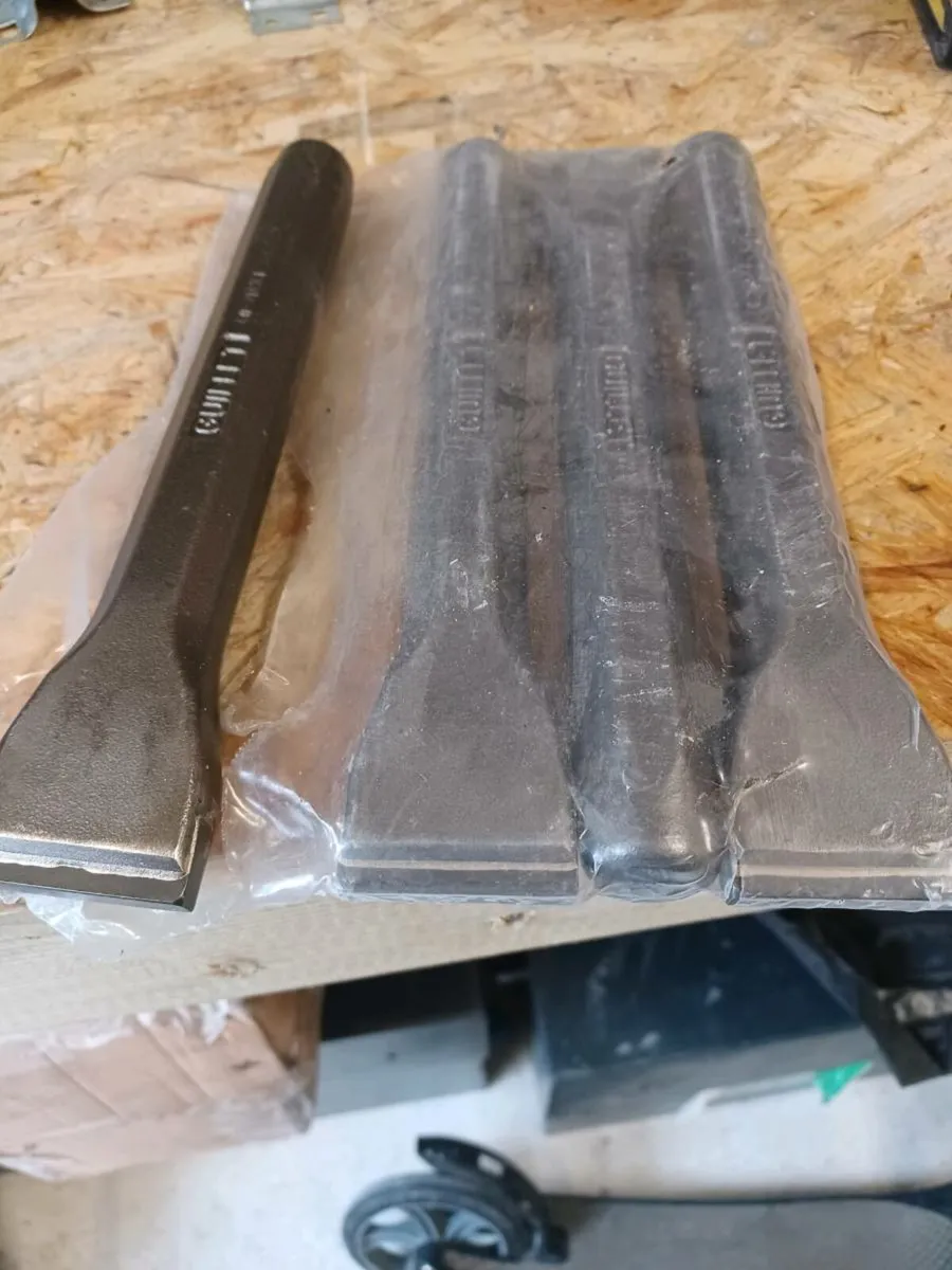 Chisels - Image 1