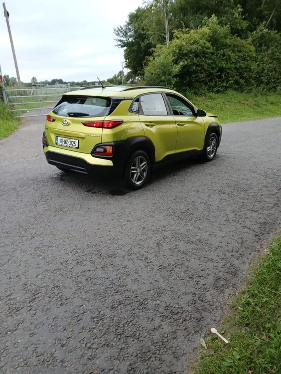 2018 Hyundai Kona Damaged - Image 4